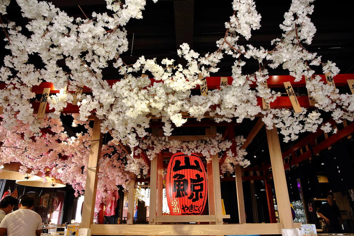 【食。台中】山鯨燒肉〜單點式燒肉精緻/豪華雙人套餐。櫻花樹下吃燒肉，濃濃的日式風味，超浪漫又好拍！