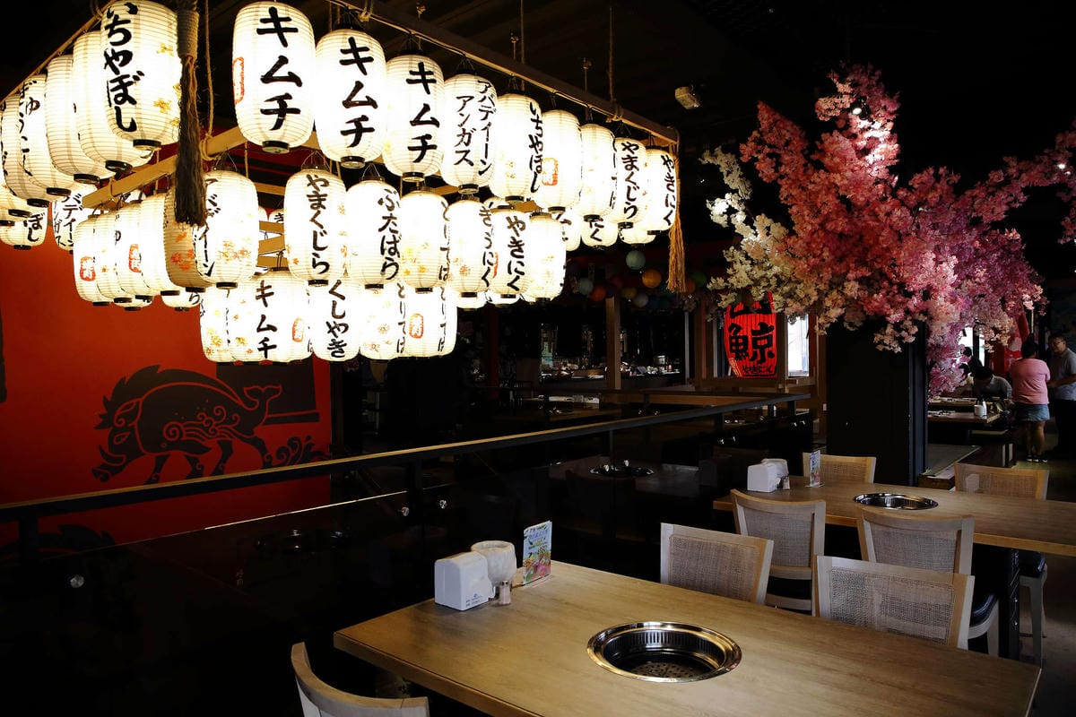 【食。台中】山鯨燒肉〜單點式燒肉精緻/豪華雙人套餐。櫻花樹下吃燒肉，濃濃的日式風味，超浪漫又好拍！