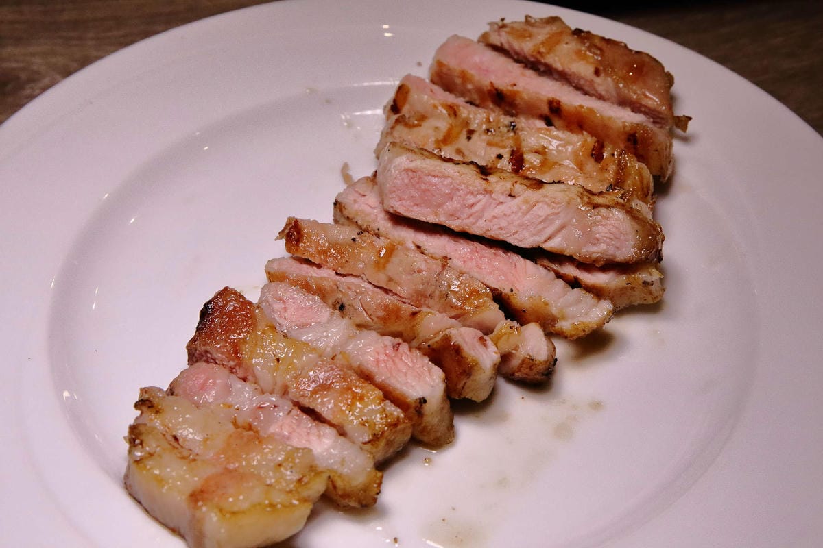 【食。台中】山鯨燒肉〜單點式燒肉精緻/豪華雙人套餐。櫻花樹下吃燒肉，濃濃的日式風味，超浪漫又好拍！