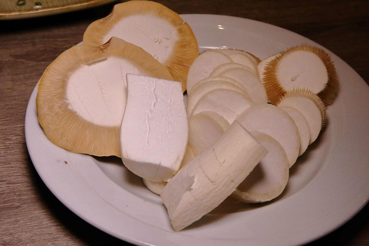【食。台中】山鯨燒肉〜單點式燒肉精緻/豪華雙人套餐。櫻花樹下吃燒肉，濃濃的日式風味，超浪漫又好拍！
