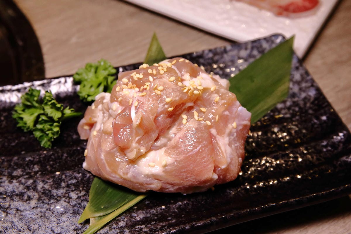 【食。台中】山鯨燒肉〜單點式燒肉精緻/豪華雙人套餐。櫻花樹下吃燒肉，濃濃的日式風味，超浪漫又好拍！