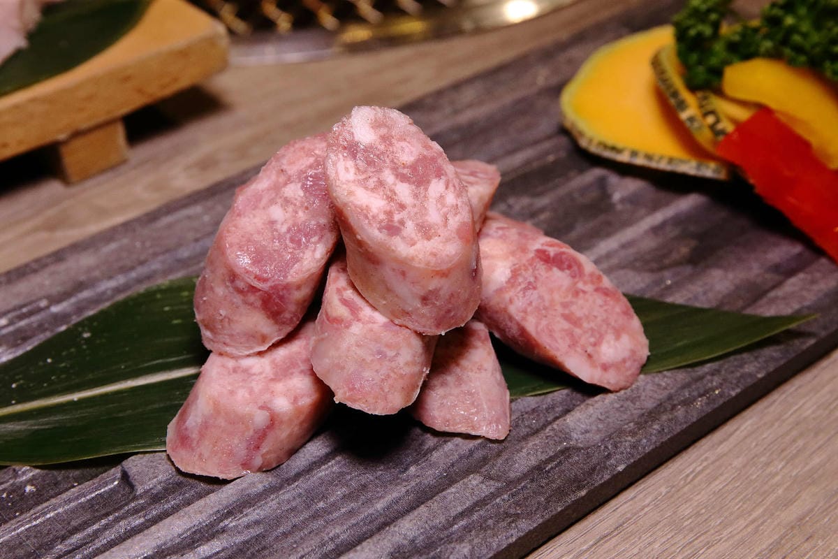 【食。台中】山鯨燒肉〜單點式燒肉精緻/豪華雙人套餐。櫻花樹下吃燒肉，濃濃的日式風味，超浪漫又好拍！