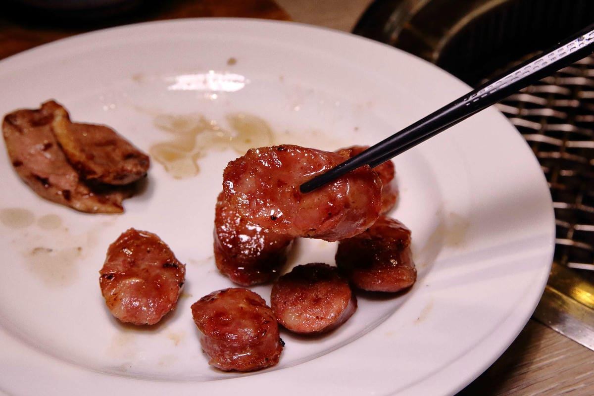 【食。台中】山鯨燒肉〜單點式燒肉精緻/豪華雙人套餐。櫻花樹下吃燒肉，濃濃的日式風味，超浪漫又好拍！