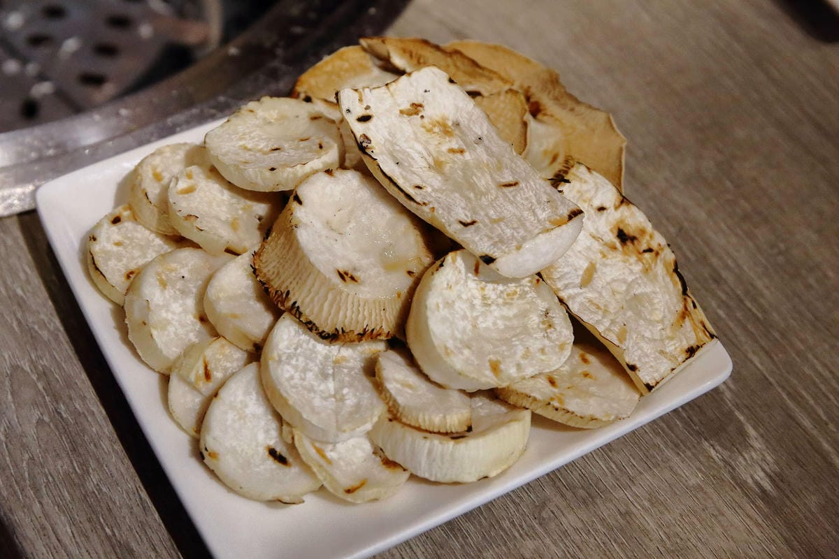 【食。台中】山鯨燒肉〜單點式燒肉精緻/豪華雙人套餐。櫻花樹下吃燒肉，濃濃的日式風味，超浪漫又好拍！