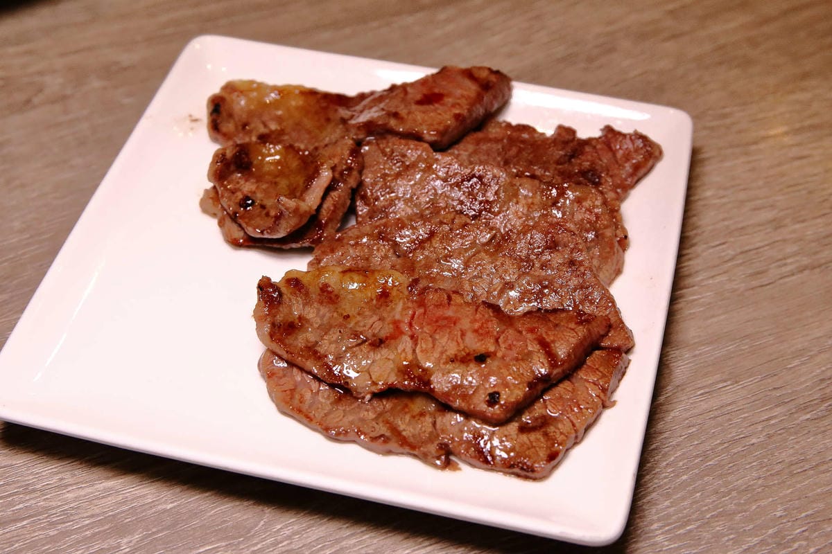 【食。台中】山鯨燒肉〜單點式燒肉精緻/豪華雙人套餐。櫻花樹下吃燒肉，濃濃的日式風味，超浪漫又好拍！