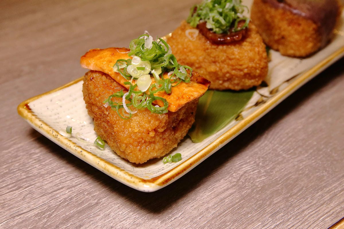 【食。台中】山鯨燒肉〜單點式燒肉精緻/豪華雙人套餐。櫻花樹下吃燒肉，濃濃的日式風味，超浪漫又好拍！