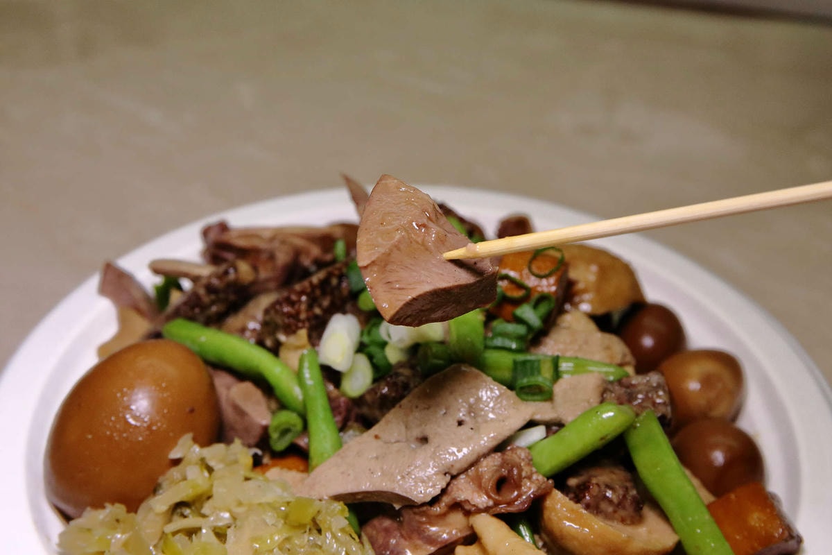 【食。高雄】關廟糖心滷味〜鳳山夜市必吃!甜心正妹賣滷味,秘制滷汁吮指回味,CP值高的銅板美食