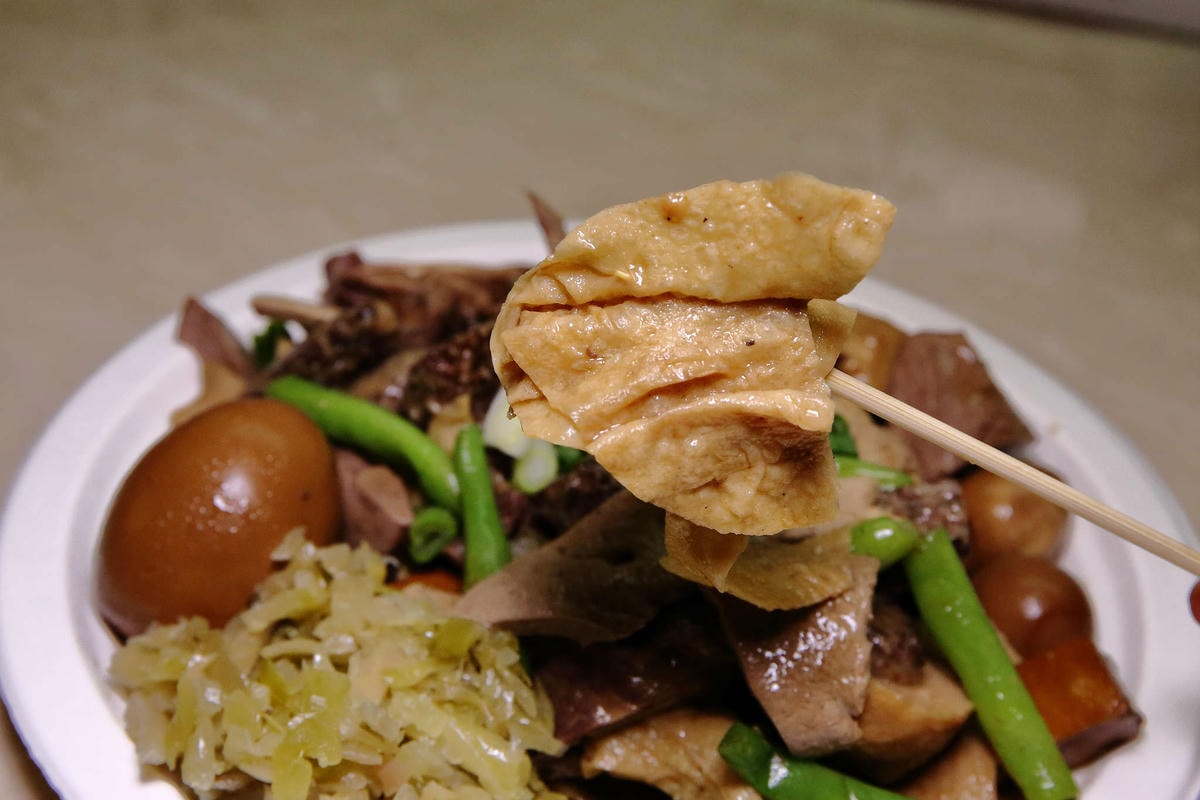 【食。高雄】關廟糖心滷味〜鳳山夜市必吃!甜心正妹賣滷味,秘制滷汁吮指回味,CP值高的銅板美食