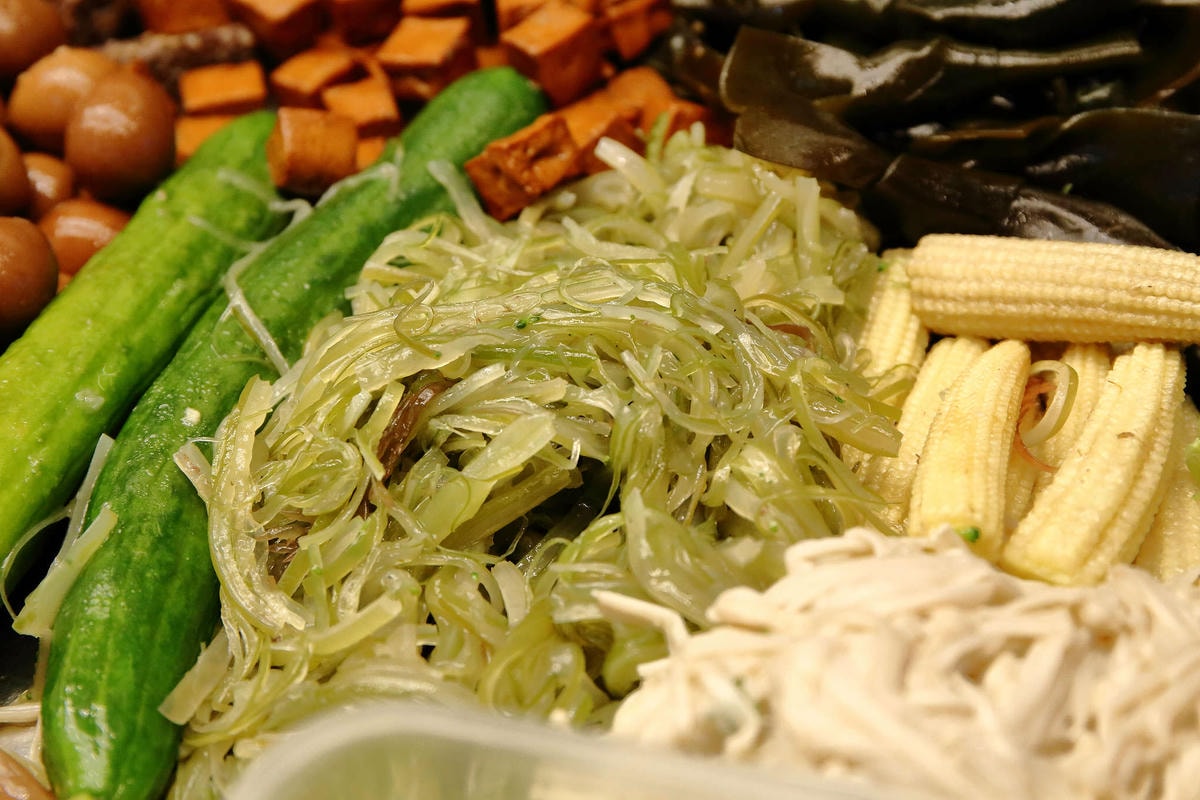 【食。高雄】關廟糖心滷味〜鳳山夜市必吃!甜心正妹賣滷味,秘制滷汁吮指回味,CP值高的銅板美食