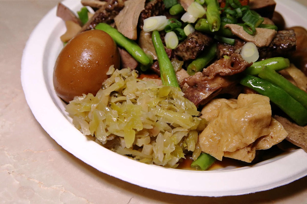 【食。高雄】關廟糖心滷味〜鳳山夜市必吃!甜心正妹賣滷味,秘制滷汁吮指回味,CP值高的銅板美食