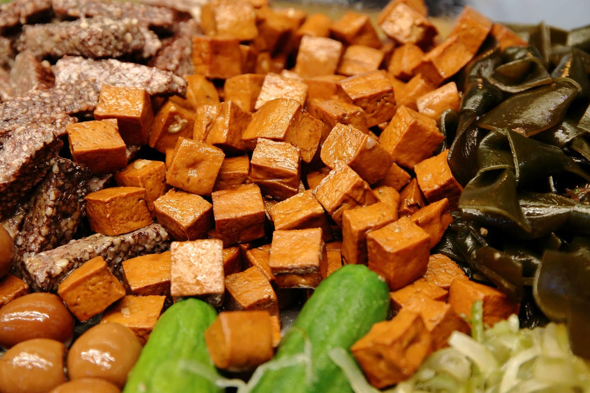 【食。高雄】關廟糖心滷味〜鳳山夜市必吃!甜心正妹賣滷味,秘制滷汁吮指回味,CP值高的銅板美食