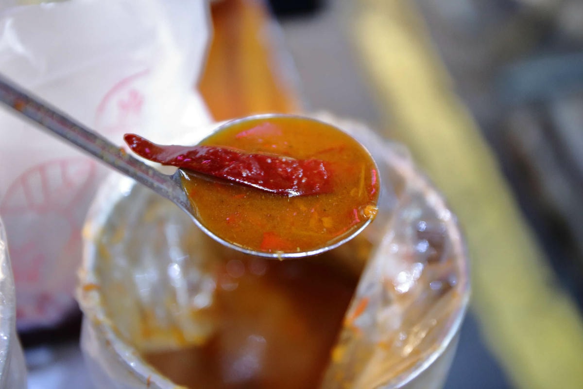 【食。高雄】關廟糖心滷味〜鳳山夜市必吃!甜心正妹賣滷味,秘制滷汁吮指回味,CP值高的銅板美食