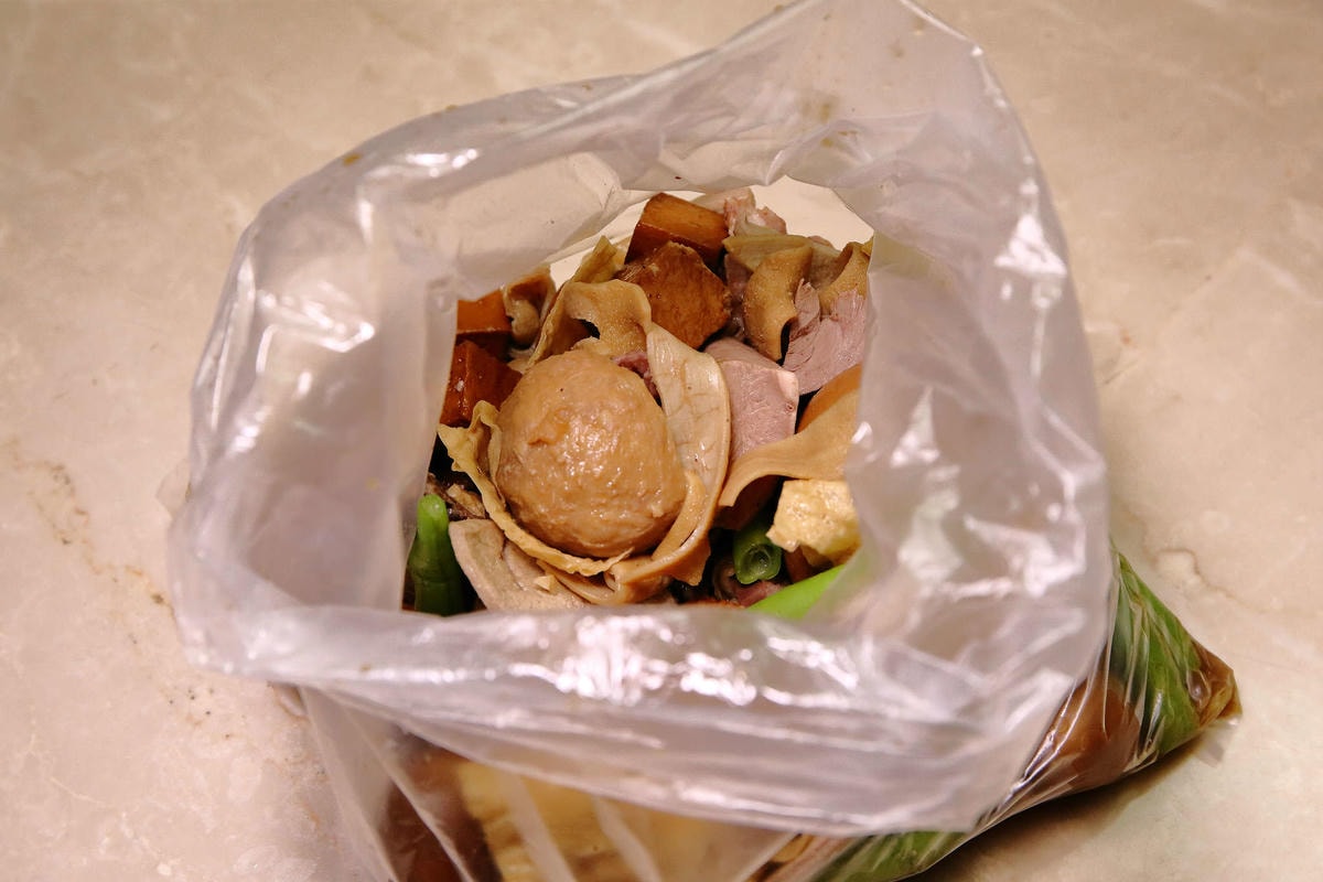 【食。高雄】關廟糖心滷味〜鳳山夜市必吃!甜心正妹賣滷味,秘制滷汁吮指回味,CP值高的銅板美食