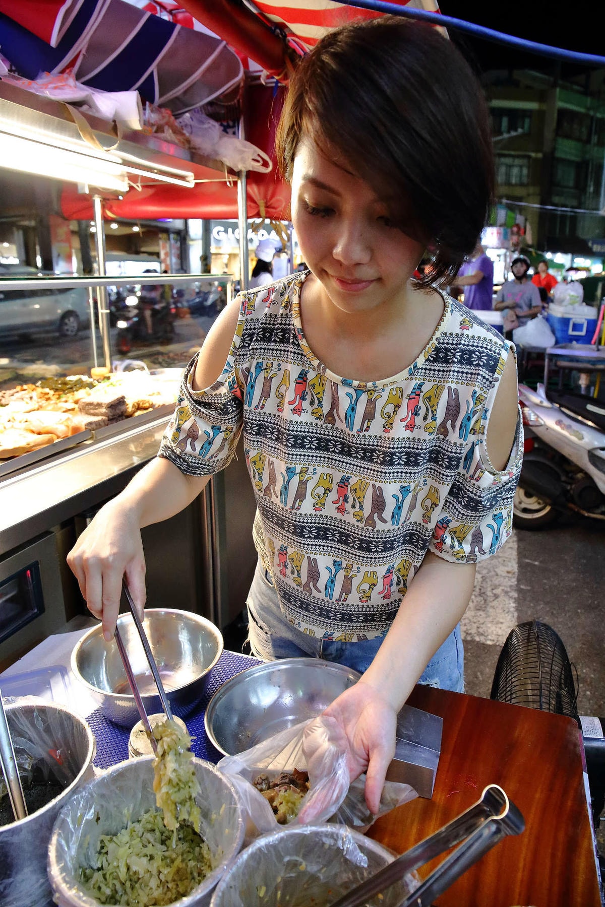 【食。高雄】關廟糖心滷味〜鳳山夜市必吃!甜心正妹賣滷味,秘制滷汁吮指回味,CP值高的銅板美食