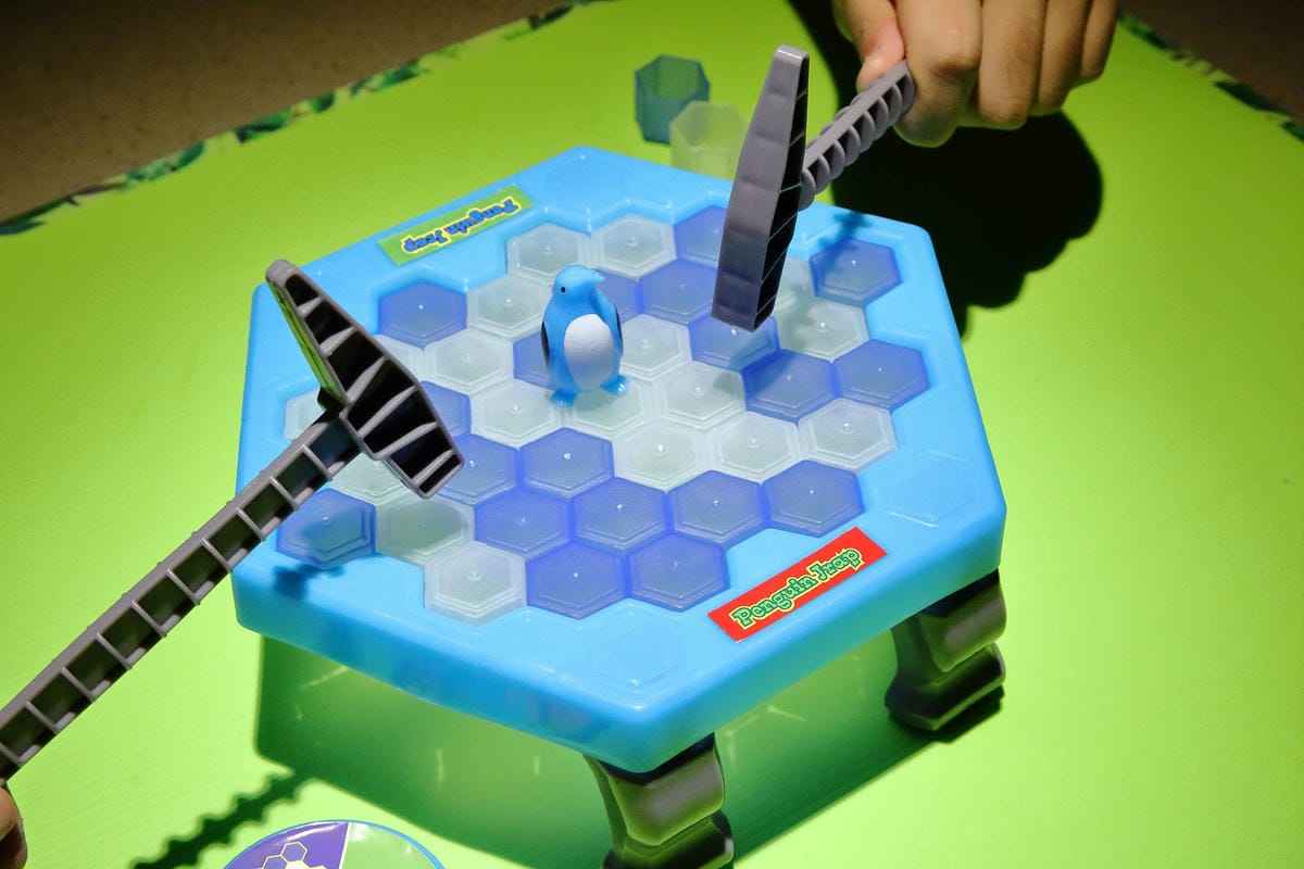 【食。板橋】海底撈火鍋〜夜貓族宵夜新選擇！四方格鴛鴦鍋全新湯底，三訪美味依舊不設限；飯局不是只能吃飯，還有桌遊！