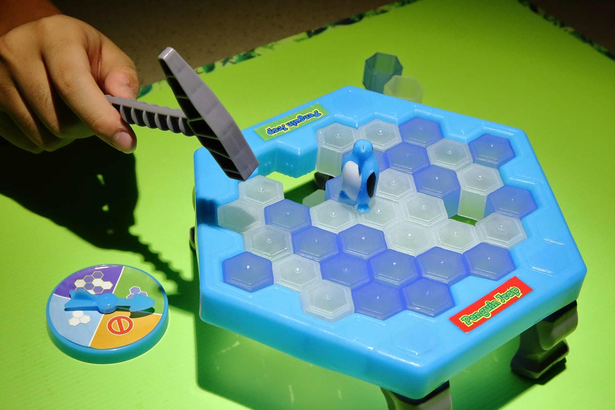 【食。板橋】海底撈火鍋〜夜貓族宵夜新選擇！四方格鴛鴦鍋全新湯底，三訪美味依舊不設限；飯局不是只能吃飯，還有桌遊！