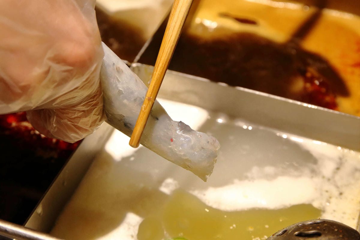 【食。板橋】海底撈火鍋〜夜貓族宵夜新選擇！四方格鴛鴦鍋全新湯底，三訪美味依舊不設限；飯局不是只能吃飯，還有桌遊！