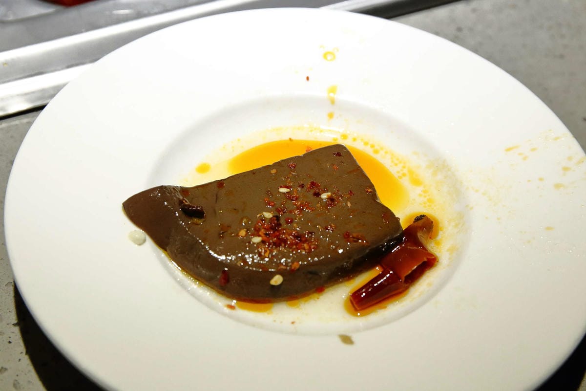 【食。板橋】海底撈火鍋〜夜貓族宵夜新選擇！四方格鴛鴦鍋全新湯底，三訪美味依舊不設限；飯局不是只能吃飯，還有桌遊！