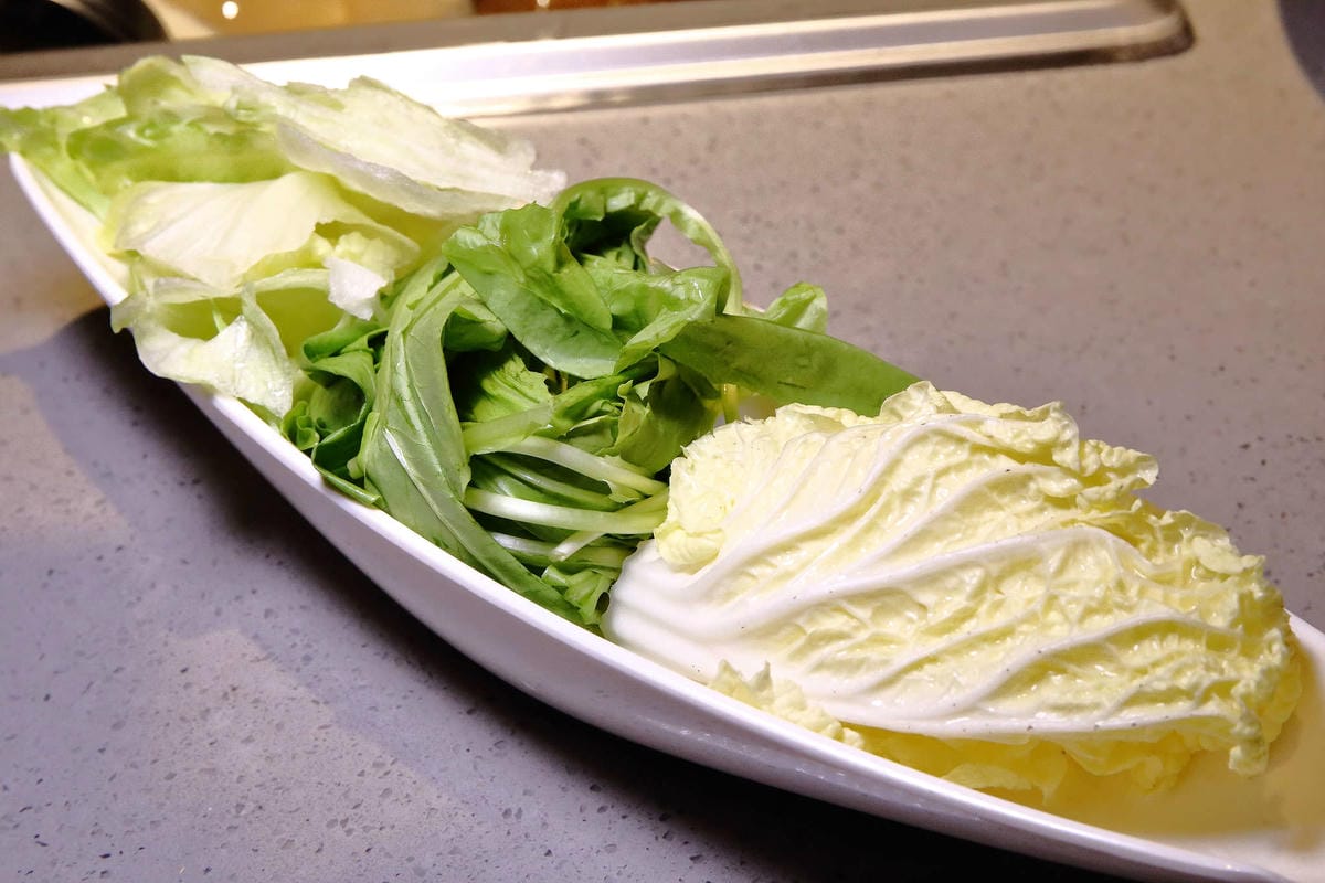 【食。板橋】海底撈火鍋〜夜貓族宵夜新選擇！四方格鴛鴦鍋全新湯底，三訪美味依舊不設限；飯局不是只能吃飯，還有桌遊！