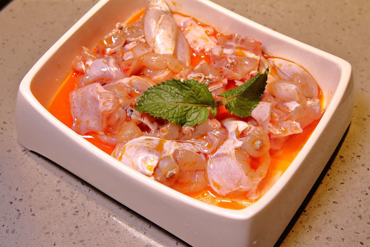 【食。板橋】海底撈火鍋〜夜貓族宵夜新選擇！四方格鴛鴦鍋全新湯底，三訪美味依舊不設限；飯局不是只能吃飯，還有桌遊！