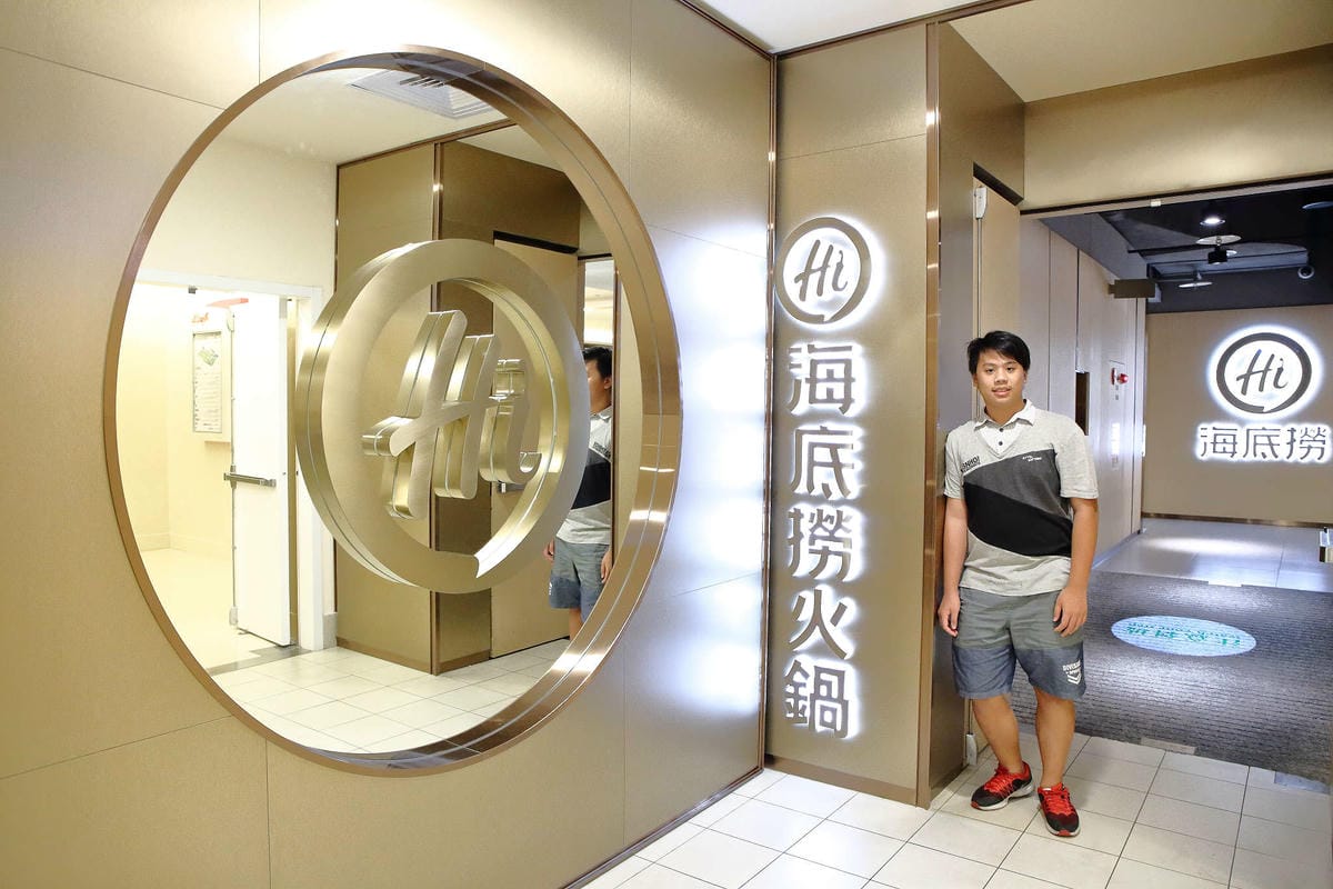 【食。板橋】海底撈火鍋〜夜貓族宵夜新選擇！四方格鴛鴦鍋全新湯底，三訪美味依舊不設限；飯局不是只能吃飯，還有桌遊！