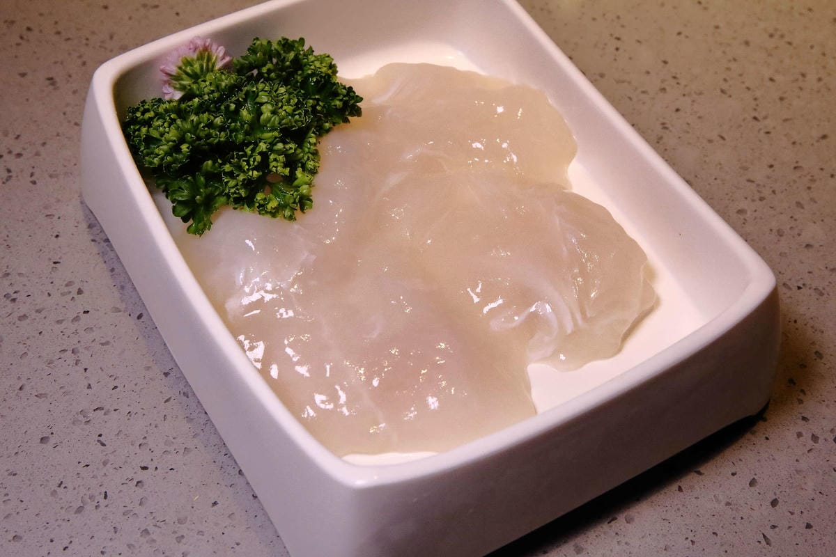 【食。板橋】海底撈火鍋〜夜貓族宵夜新選擇！四方格鴛鴦鍋全新湯底，三訪美味依舊不設限；飯局不是只能吃飯，還有桌遊！