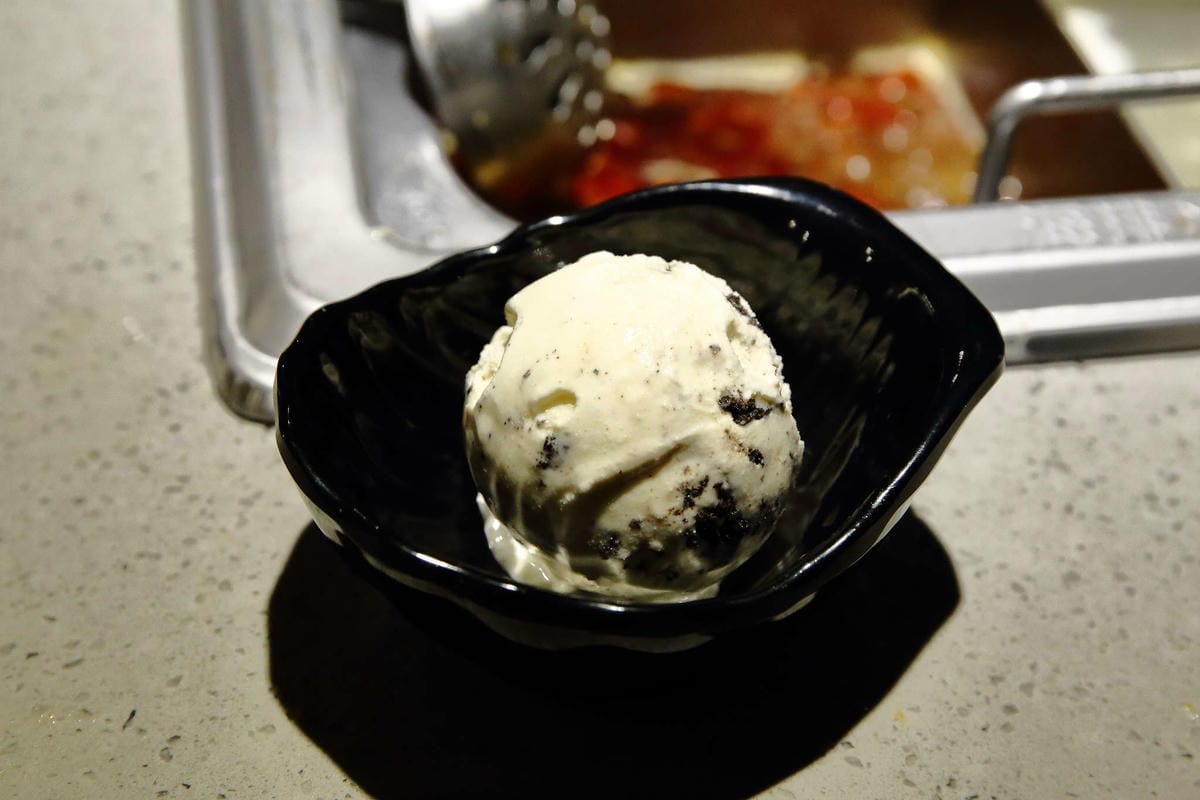 【食。板橋】海底撈火鍋〜夜貓族宵夜新選擇！四方格鴛鴦鍋全新湯底，三訪美味依舊不設限；飯局不是只能吃飯，還有桌遊！