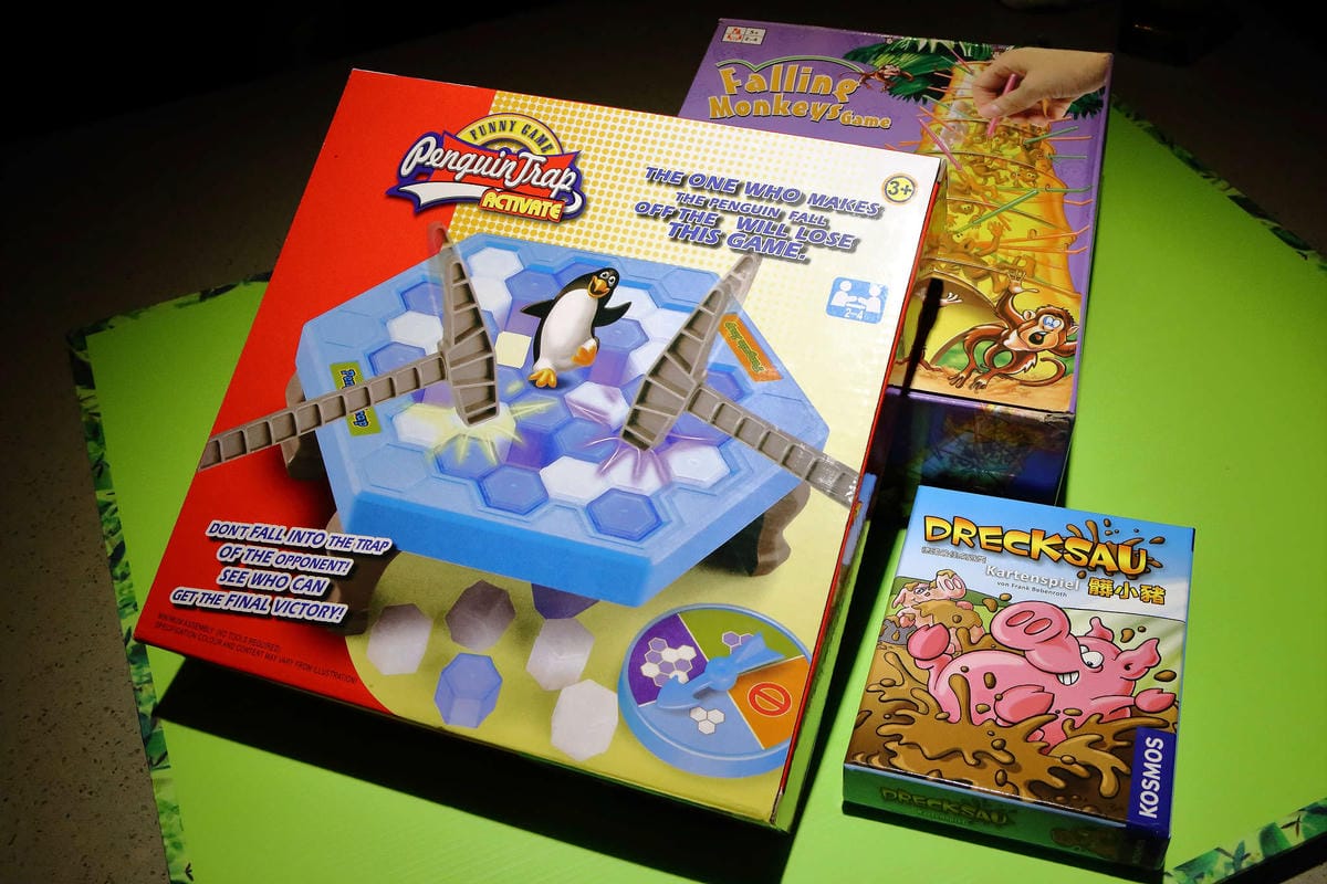 【食。板橋】海底撈火鍋〜夜貓族宵夜新選擇！四方格鴛鴦鍋全新湯底，三訪美味依舊不設限；飯局不是只能吃飯，還有桌遊！