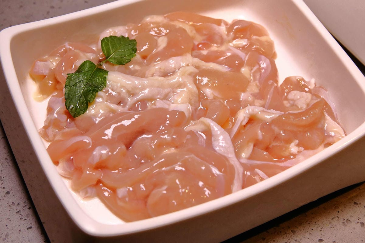 【食。板橋】海底撈火鍋〜夜貓族宵夜新選擇！四方格鴛鴦鍋全新湯底，三訪美味依舊不設限；飯局不是只能吃飯，還有桌遊！