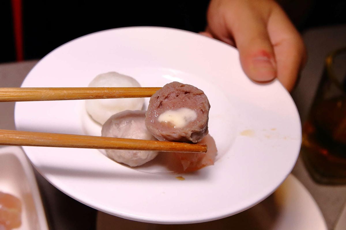 【食。板橋】海底撈火鍋〜夜貓族宵夜新選擇！四方格鴛鴦鍋全新湯底，三訪美味依舊不設限；飯局不是只能吃飯，還有桌遊！