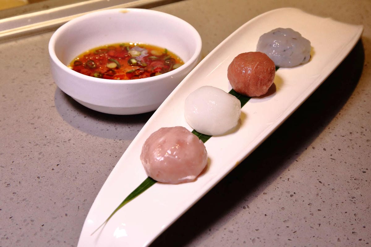 【食。板橋】海底撈火鍋〜夜貓族宵夜新選擇！四方格鴛鴦鍋全新湯底，三訪美味依舊不設限；飯局不是只能吃飯，還有桌遊！