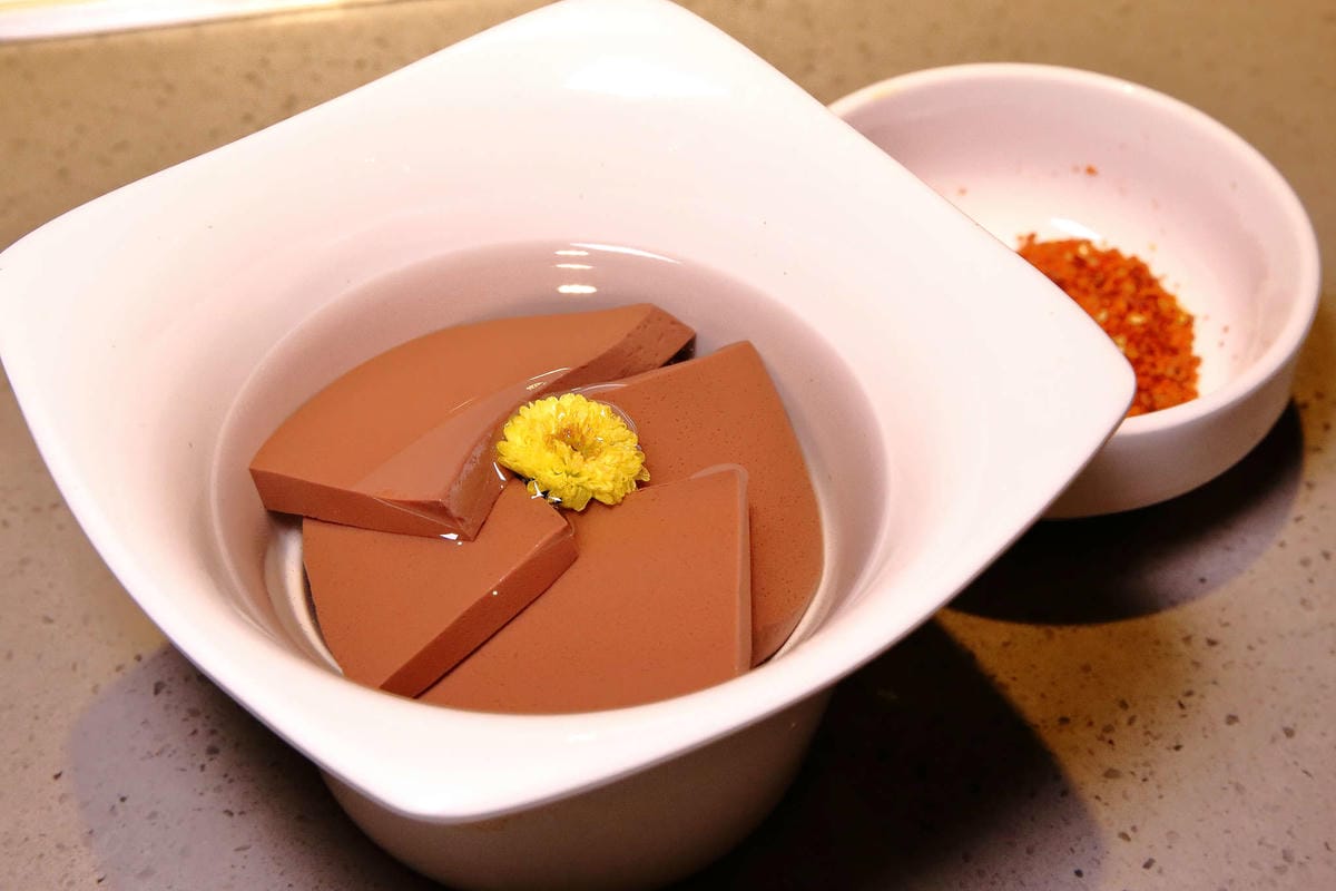 【食。板橋】海底撈火鍋〜夜貓族宵夜新選擇！四方格鴛鴦鍋全新湯底，三訪美味依舊不設限；飯局不是只能吃飯，還有桌遊！