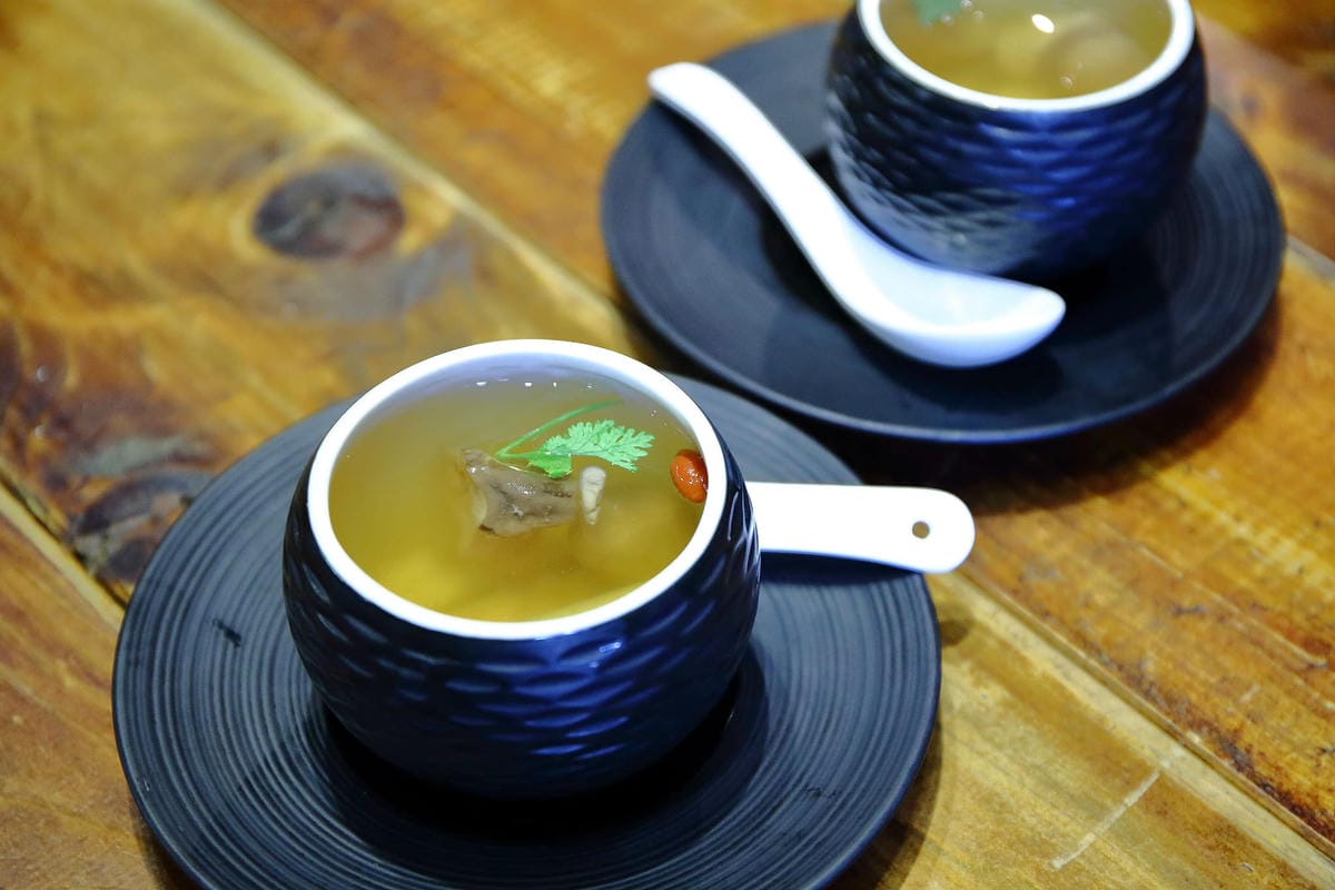 【食。桃園】梳子．Salud川味蔬食餐廳〜桃園最新IG打卡熱門餐廳。美炸了，原來素食可以這樣吃！(已歇業)