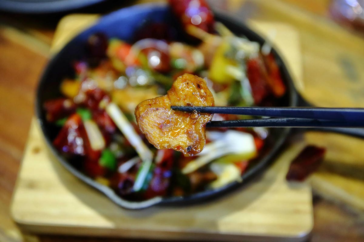 【食。桃園】梳子．Salud川味蔬食餐廳〜桃園最新IG打卡熱門餐廳。美炸了，原來素食可以這樣吃！(已歇業)