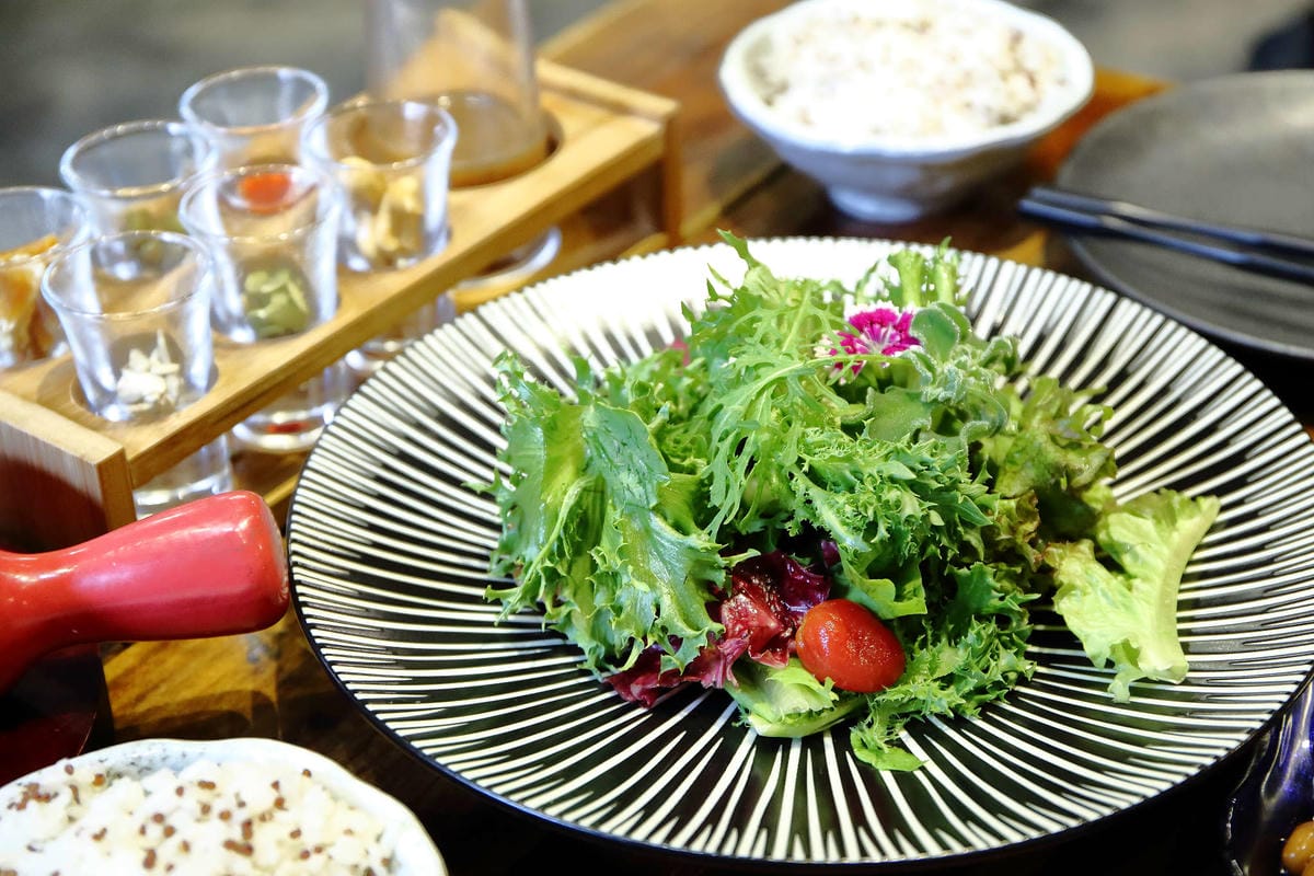 【食。桃園】梳子．Salud川味蔬食餐廳〜桃園最新IG打卡熱門餐廳。美炸了，原來素食可以這樣吃！(已歇業)