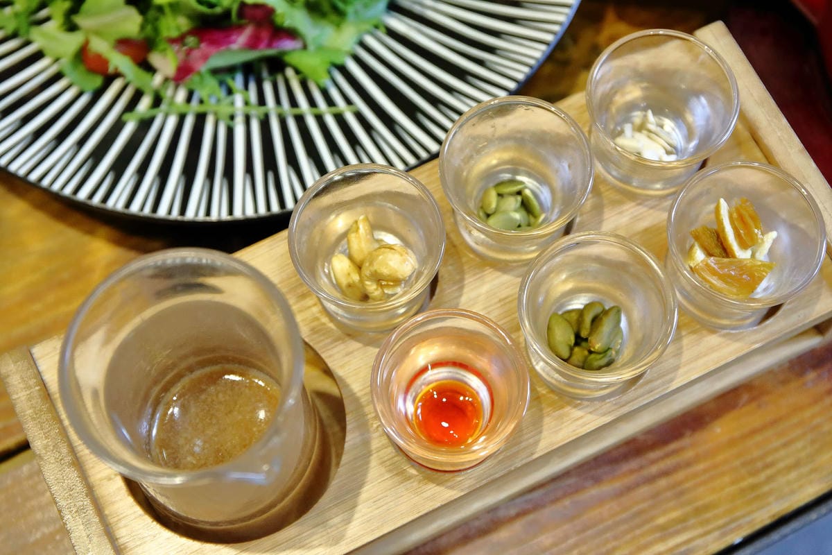 【食。桃園】梳子．Salud川味蔬食餐廳〜桃園最新IG打卡熱門餐廳。美炸了，原來素食可以這樣吃！(已歇業)