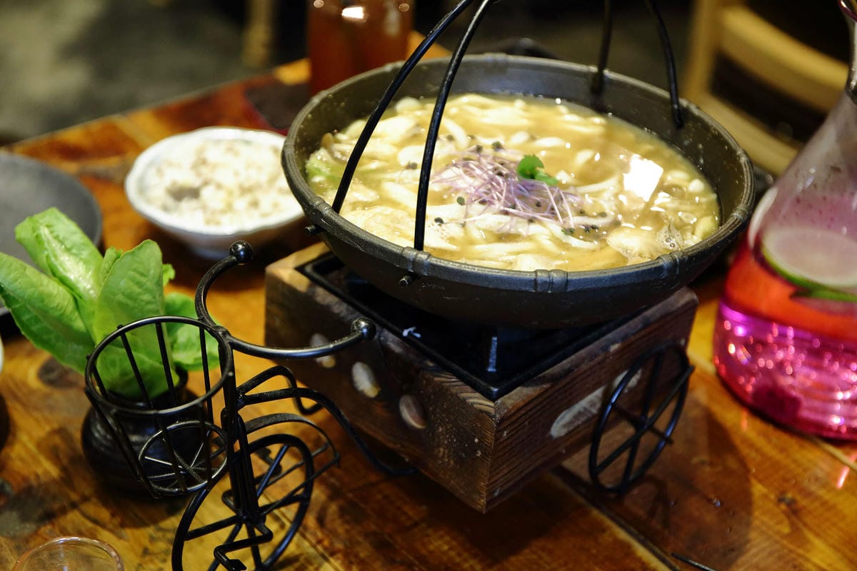 【食。桃園】梳子．Salud川味蔬食餐廳〜桃園最新IG打卡熱門餐廳。美炸了，原來素食可以這樣吃！(已歇業)