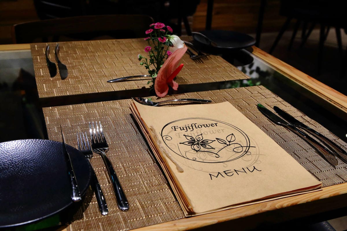 【食。台北】FUJI Flower 義法餐廳 松菸店〜網美秘境！讓少女心噴發的森林系餐廳，以不同花卉入菜，超吸睛！