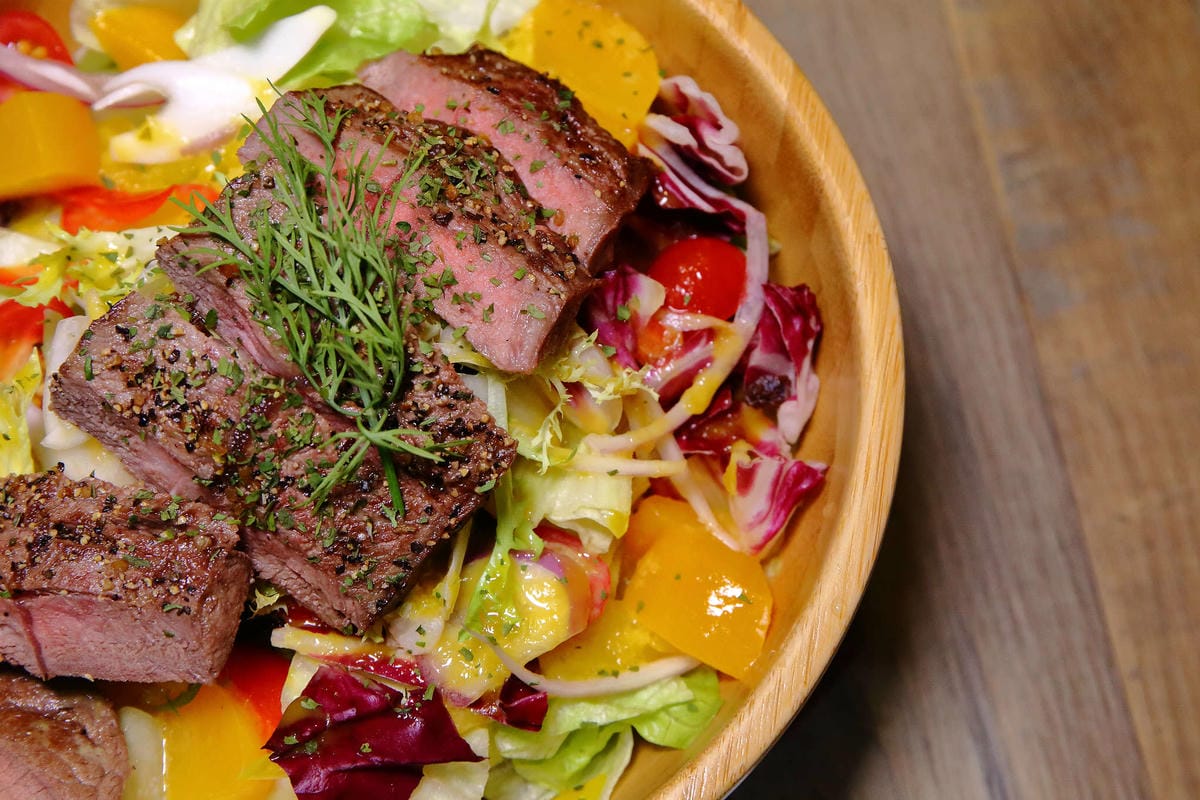 【食。台北】At • First Brunch 緣來-忠孝店〜東區大份量早午餐，花生醬系列漢堡太銷魂！