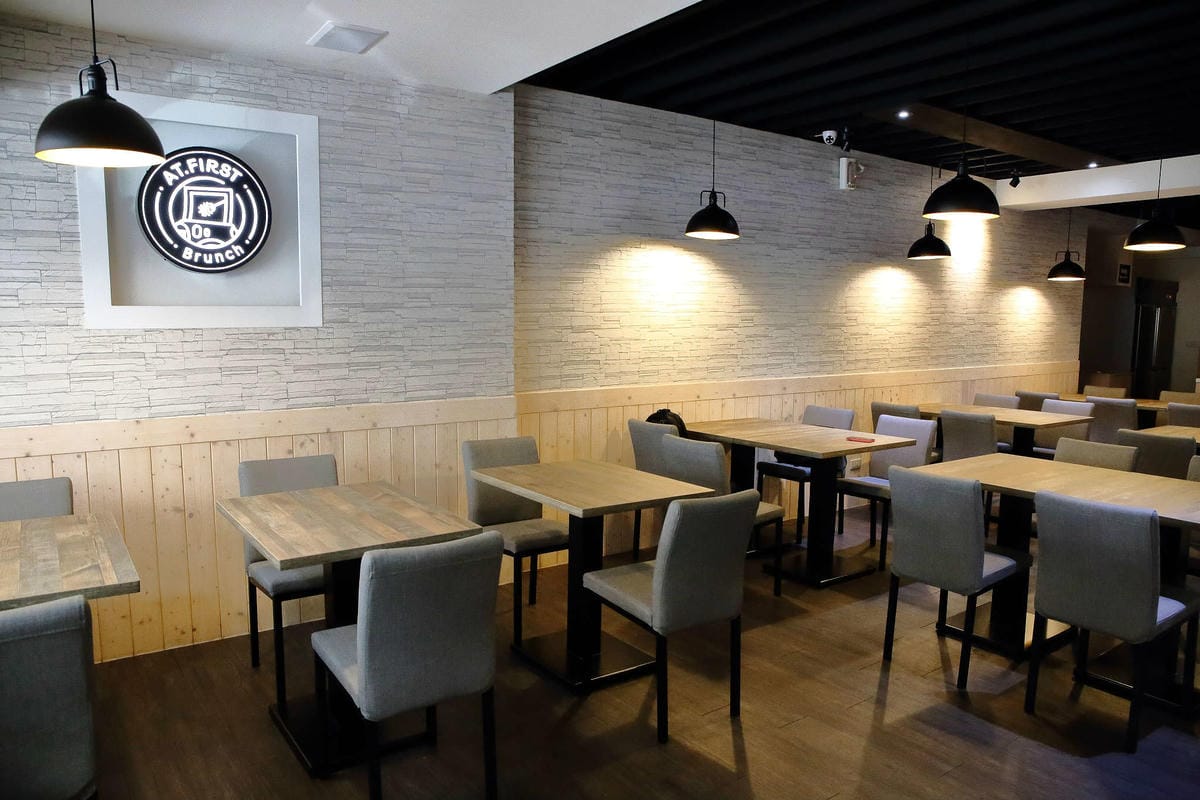 【食。台北】At • First Brunch 緣來-忠孝店〜東區大份量早午餐，花生醬系列漢堡太銷魂！