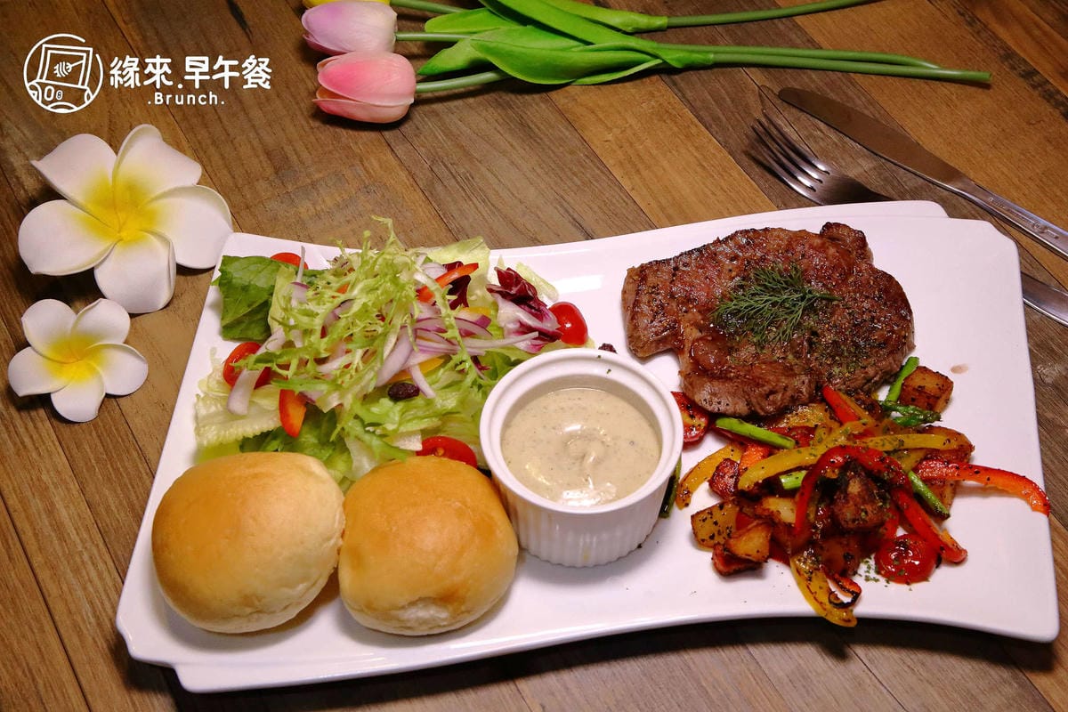 【食。台北】At • First Brunch 緣來-忠孝店〜東區大份量早午餐，花生醬系列漢堡太銷魂！