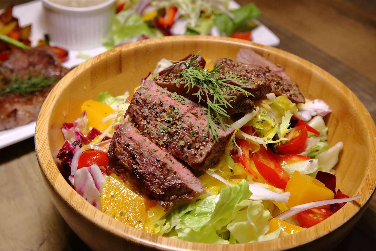 【食。台北】At • First Brunch 緣來-忠孝店〜東區大份量早午餐，花生醬系列漢堡太銷魂！