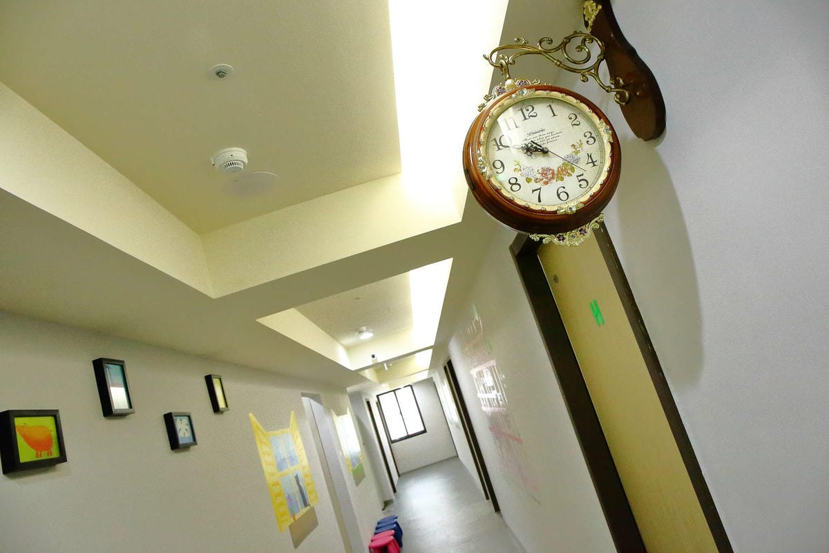 【宿。台南】莎拉童話親子民宿〜親子溜滑梯民宿，每間都有不同的童話故事主題，仿佛掉進童話的繪本裡！