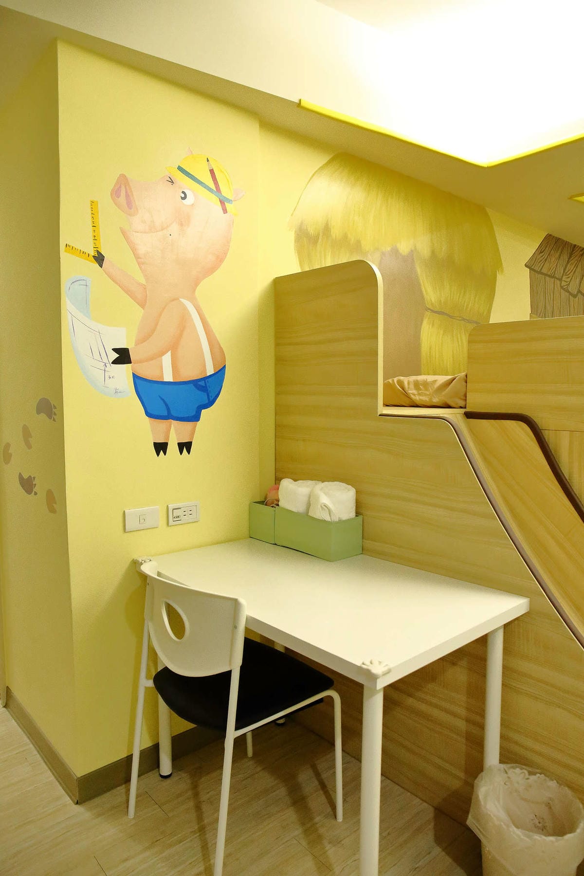 【宿。台南】莎拉童話親子民宿〜親子溜滑梯民宿，每間都有不同的童話故事主題，仿佛掉進童話的繪本裡！