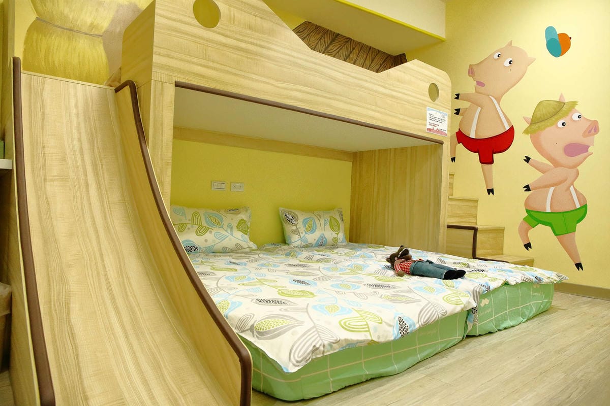 【宿。台南】莎拉童話親子民宿〜親子溜滑梯民宿，每間都有不同的童話故事主題，仿佛掉進童話的繪本裡！