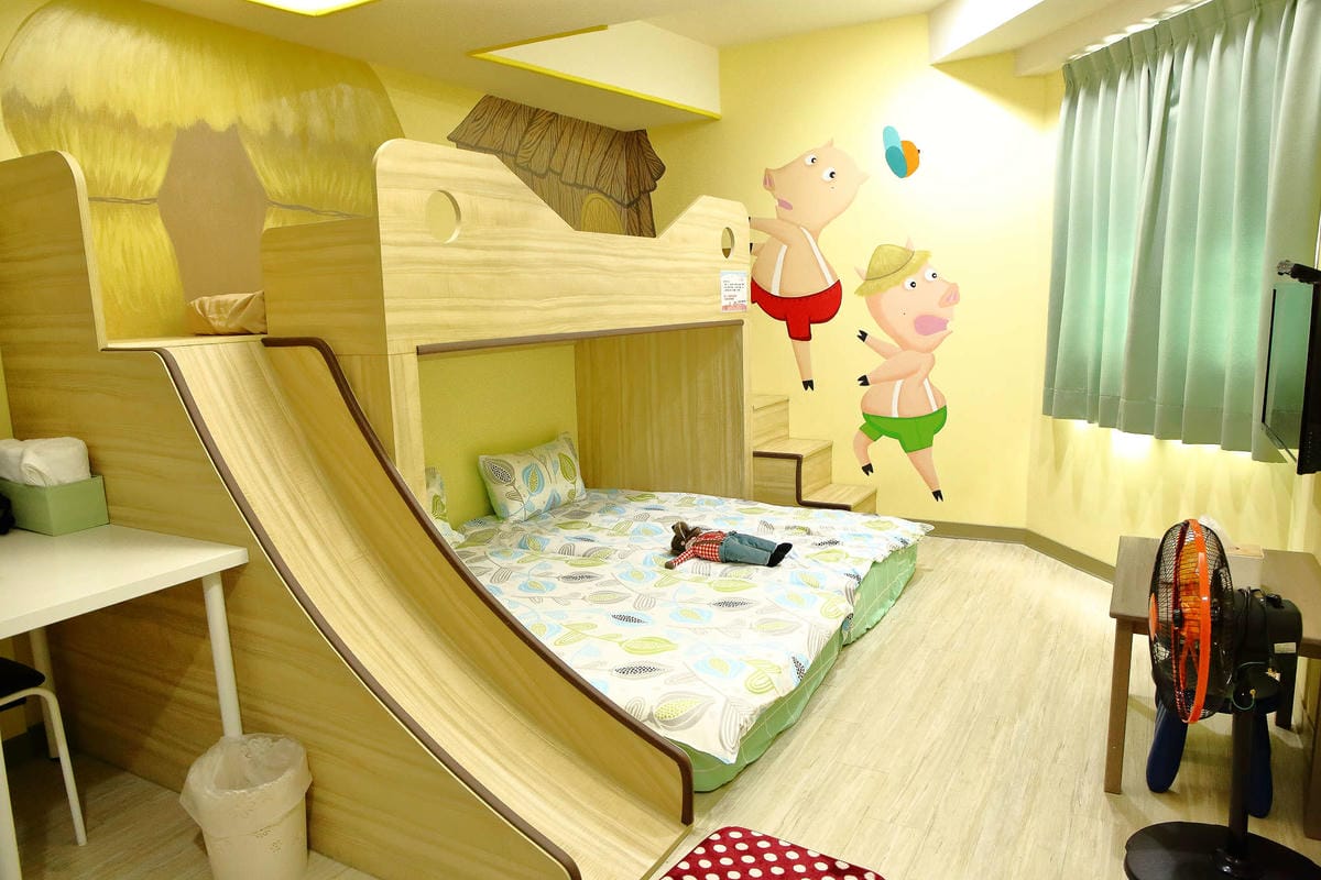 【宿。台南】莎拉童話親子民宿〜親子溜滑梯民宿，每間都有不同的童話故事主題，仿佛掉進童話的繪本裡！