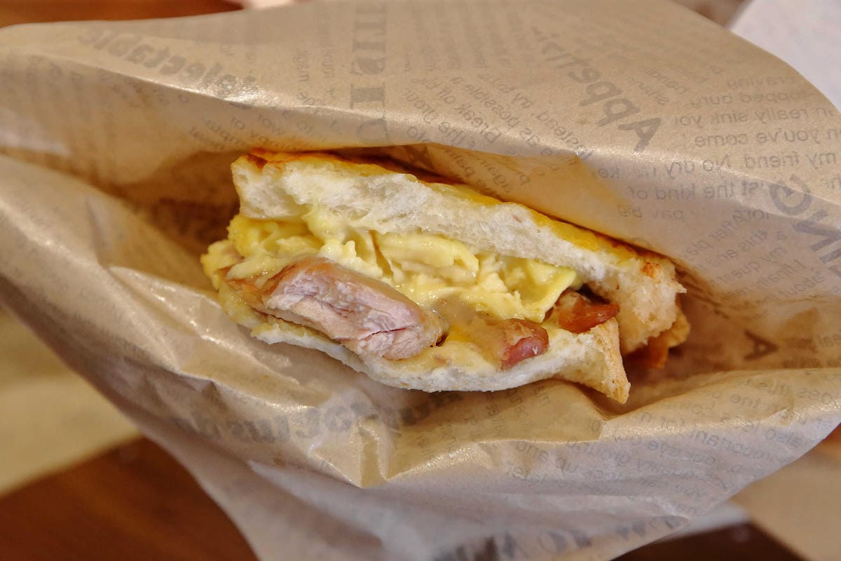 【食。台北】吃吐吧〜公館早午餐/窯烤土司。窯烤麵包香，麵包控不容錯過的好滋味！