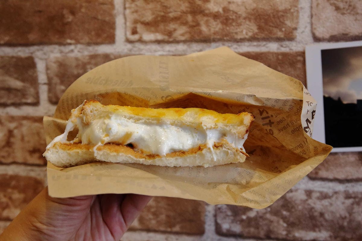 【食。台北】吃吐吧〜公館早午餐/窯烤土司。窯烤麵包香，麵包控不容錯過的好滋味！