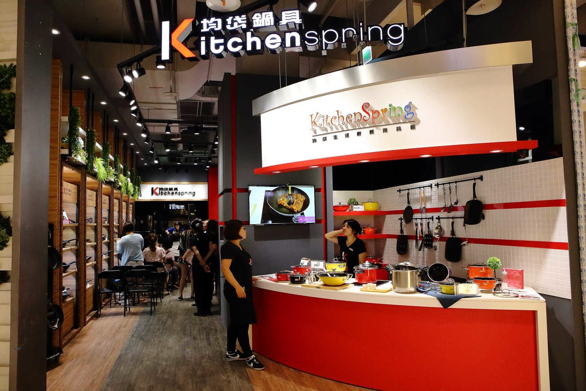 【食。中壢】大江購物中心地下遊逛街城〜6000坪全台唯一，本土、各國美食大車拼，吃喝玩樂一次搞定，9/6 正式試營運！