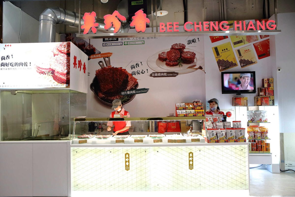 【食。中壢】大江購物中心地下遊逛街城〜6000坪全台唯一，本土、各國美食大車拼，吃喝玩樂一次搞定，9/6 正式試營運！